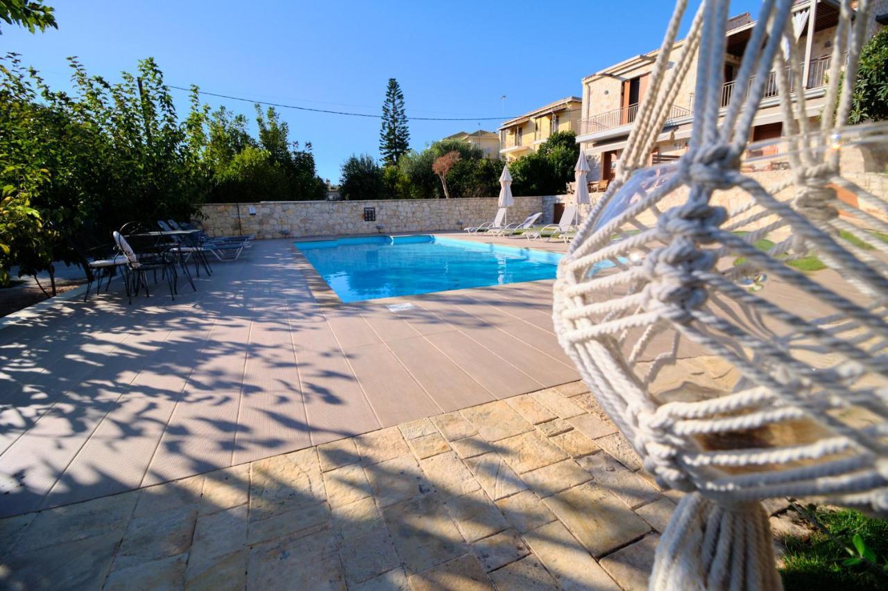 Zefiros Luxury Apartments Sívota エクステリア 写真