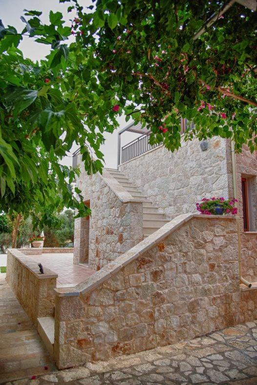 Zefiros Luxury Apartments Sívota エクステリア 写真